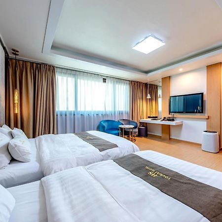 Hs Tourist Hotel Йосу Екстериор снимка