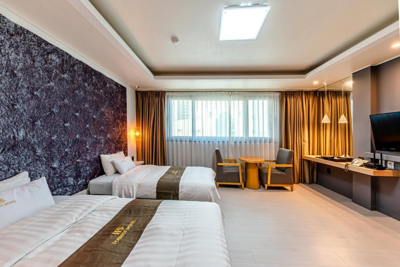 Hs Tourist Hotel Йосу Екстериор снимка