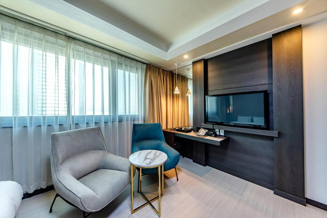 Hs Tourist Hotel Йосу Екстериор снимка