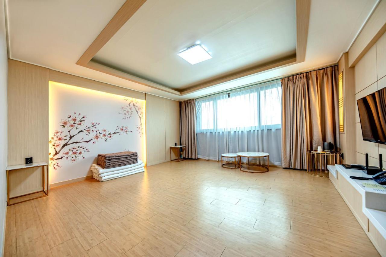 Hs Tourist Hotel Йосу Екстериор снимка