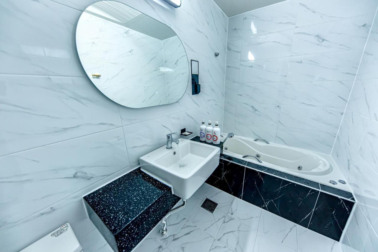 Hs Tourist Hotel Йосу Екстериор снимка