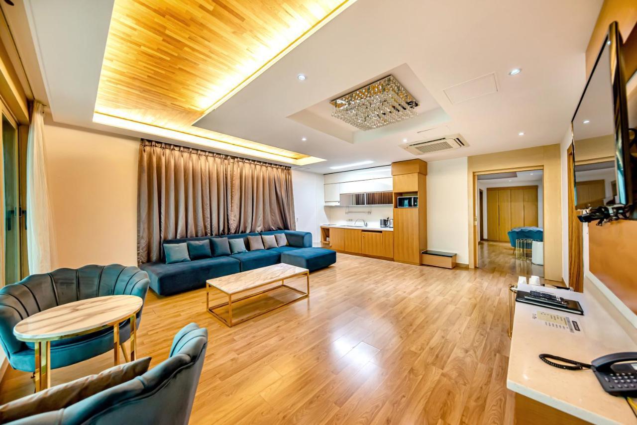 Hs Tourist Hotel Йосу Екстериор снимка
