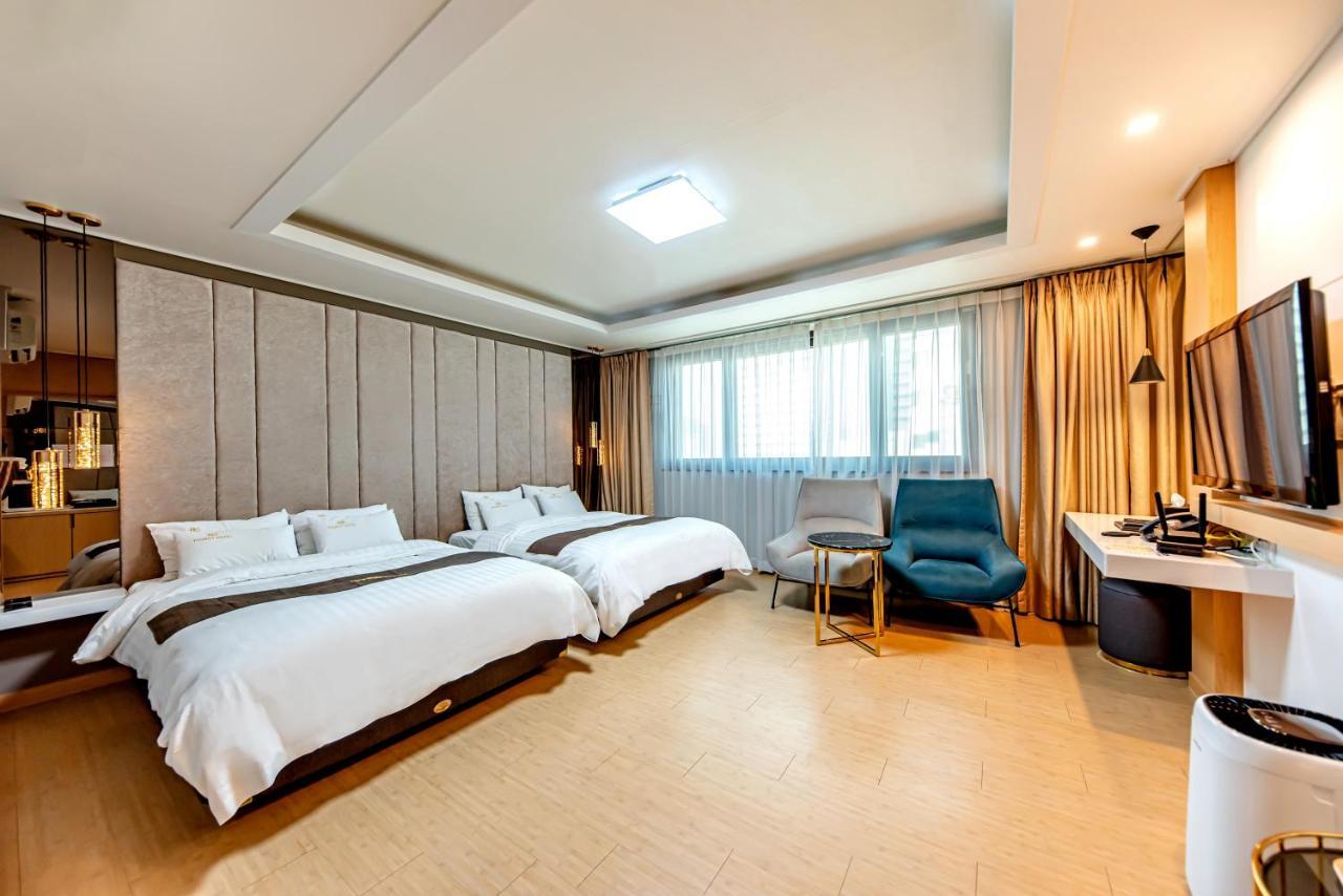 Hs Tourist Hotel Йосу Екстериор снимка