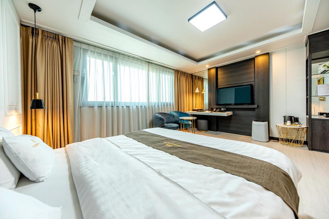 Hs Tourist Hotel Йосу Екстериор снимка