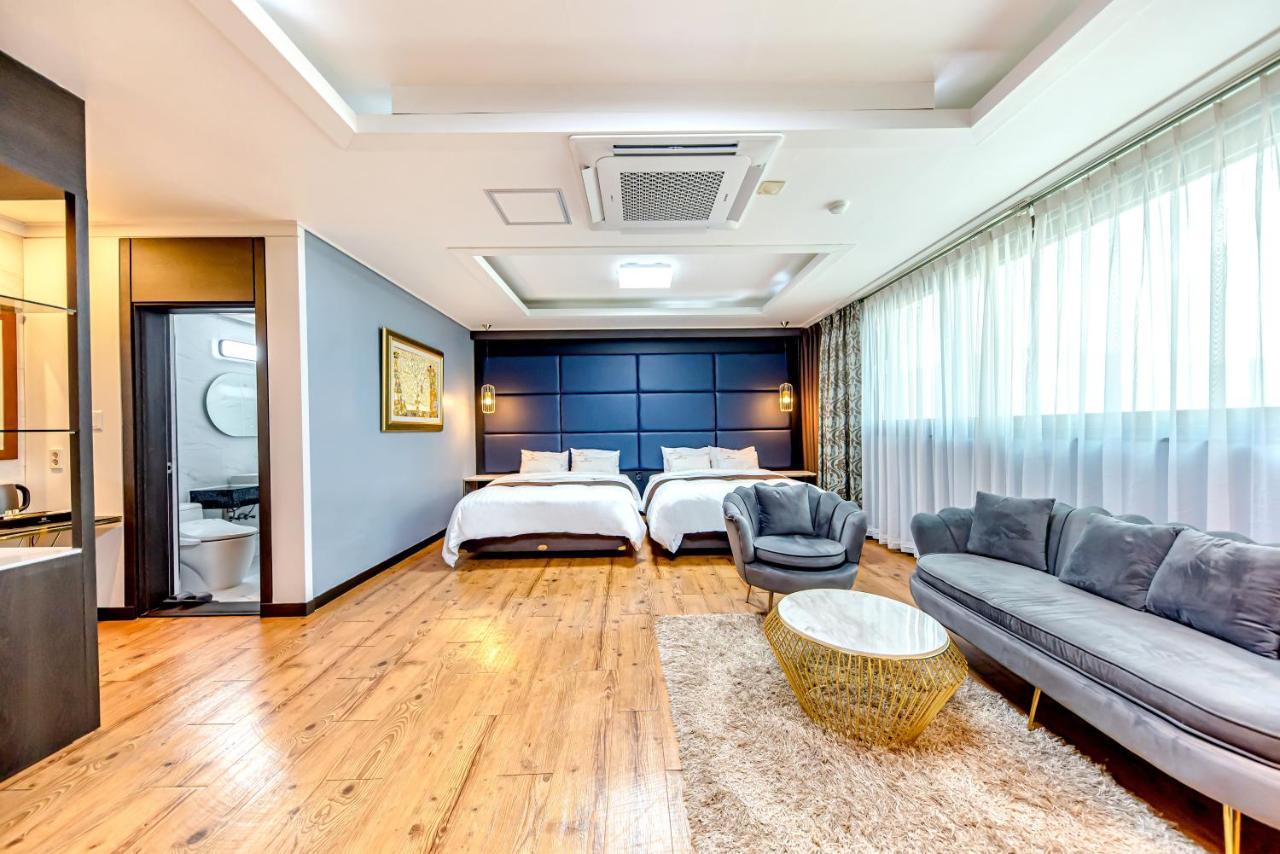Hs Tourist Hotel Йосу Екстериор снимка