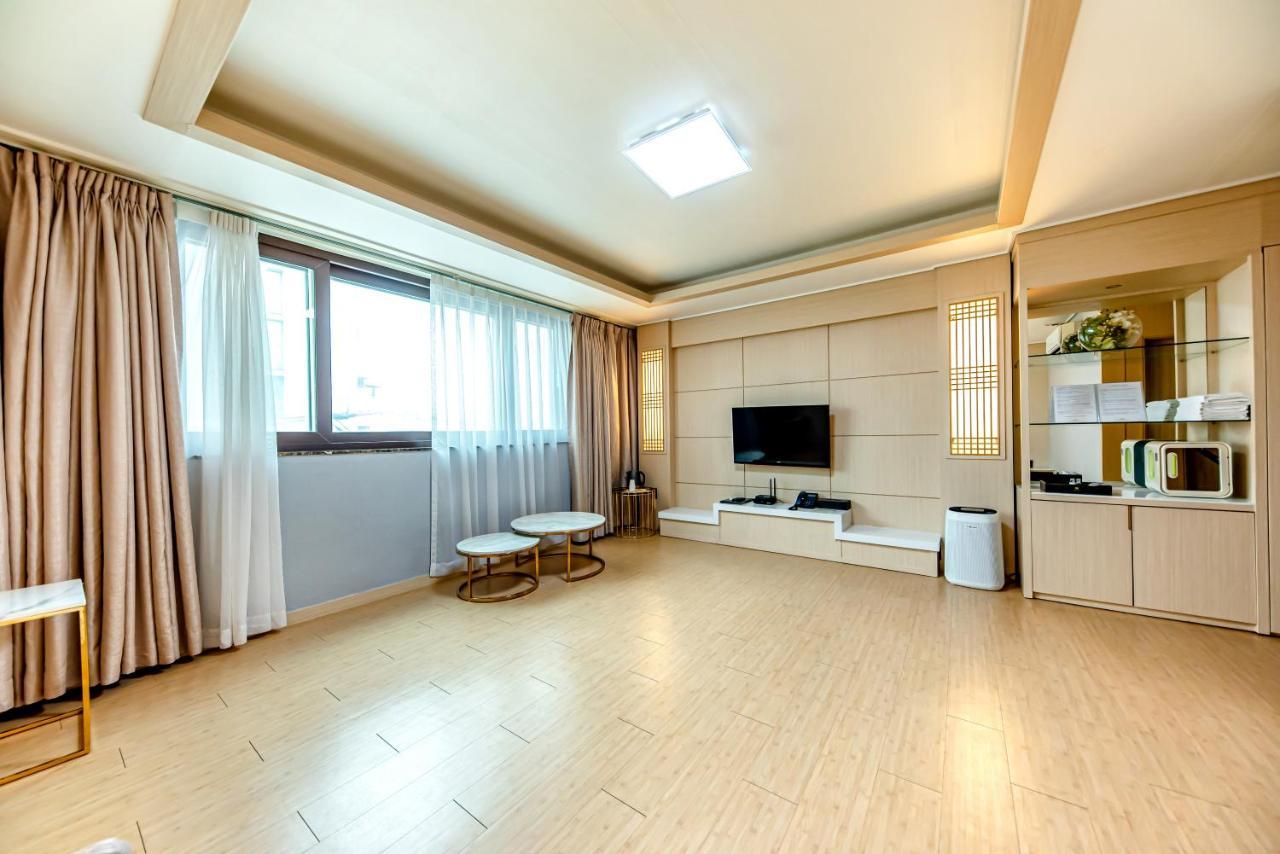 Hs Tourist Hotel Йосу Екстериор снимка