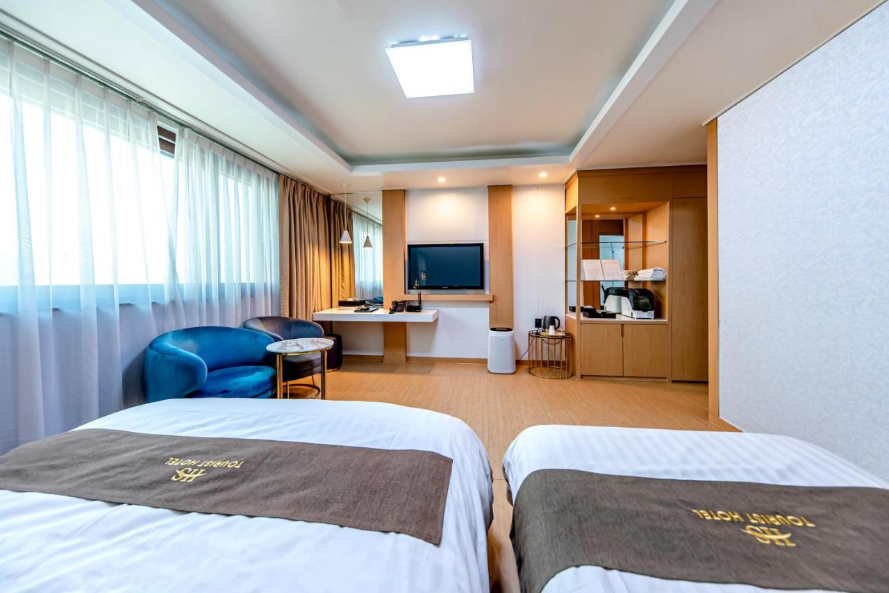 Hs Tourist Hotel Йосу Екстериор снимка