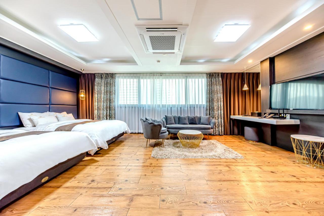 Hs Tourist Hotel Йосу Екстериор снимка