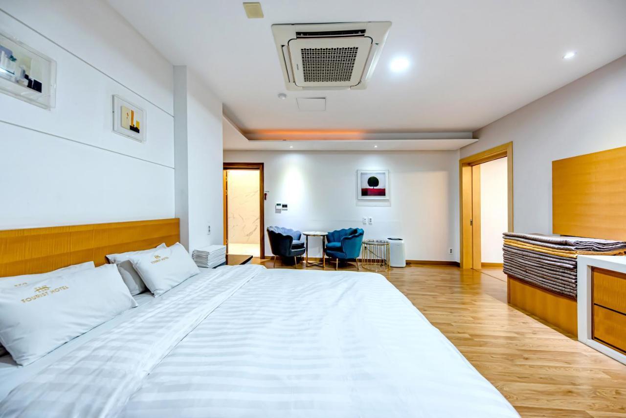 Hs Tourist Hotel Йосу Екстериор снимка